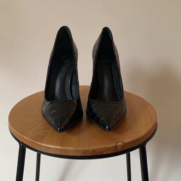 B Brian Atwood croc embossed leather pumps - Picture 2 of 6